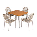 "Vierpersoonstafel met wicker stoelen"
